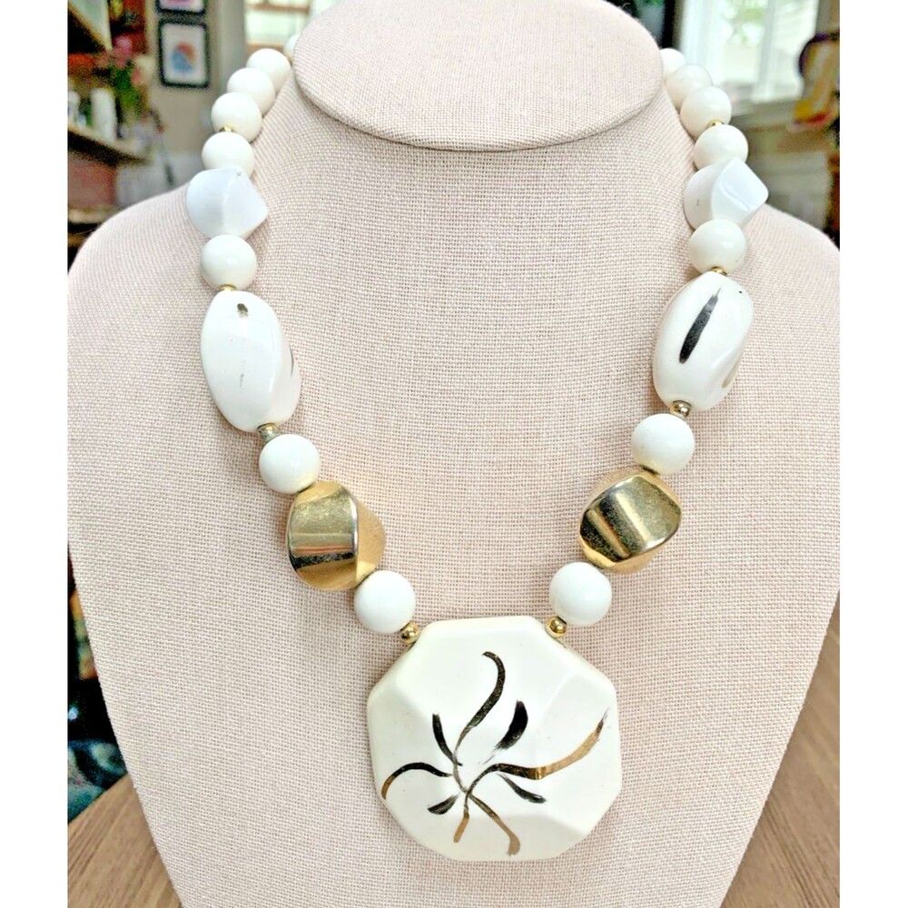 Vintage Japan White Bead Statement Necklace Gold Tone Sand Dollar Pendant 18"